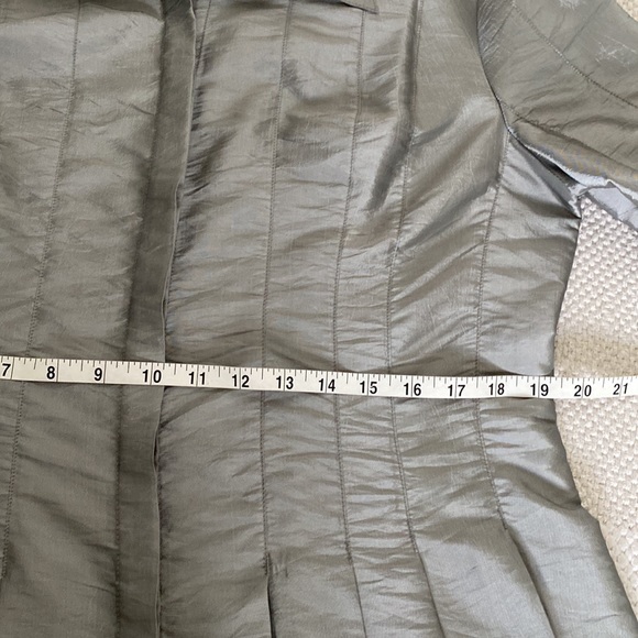 Vintage “Piano” metallic silver button down, 3/4 length sleeves, fitted, pleats - Picture 9 of 14